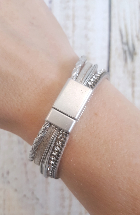 Hammered Ring Silver Faux Leather Magnetic Bracelet | AeyrApparel.com